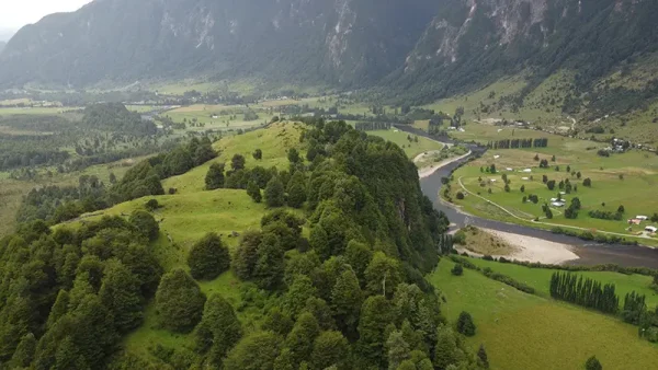 Countryside in Aysén - Coyhaique and Puerto Aysén - Los Torreones, Aysén Region - Image 2