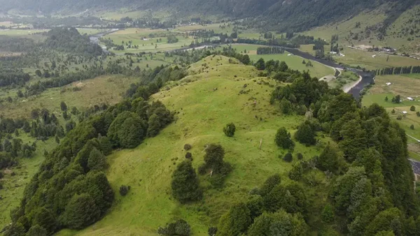 Countryside in Aysén - Coyhaique and Puerto Aysén - Los Torreones, Aysén Region - Image 4