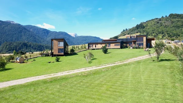 Hotel in Puerto Aysén, Lodge Río Claro - Aysén Region - Image 2